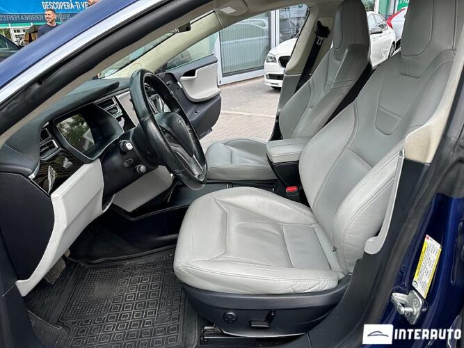 Tesla Model S 32 interauto-car