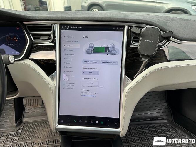 Tesla Model S 42 interauto-car
