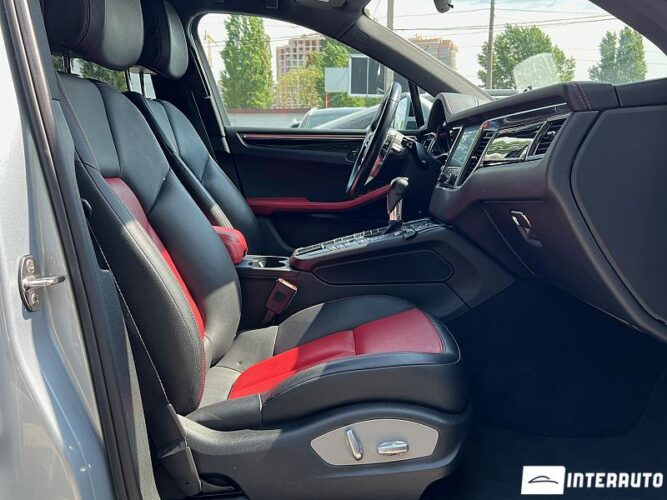 Porsche Macan 44 interauto-car