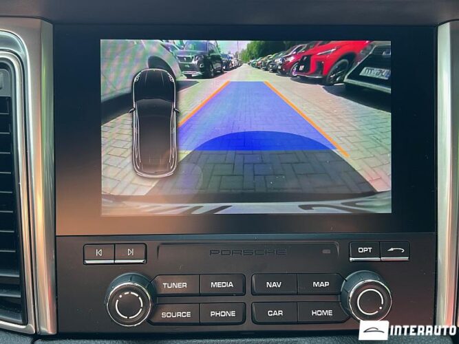Porsche Macan 42 interauto-car