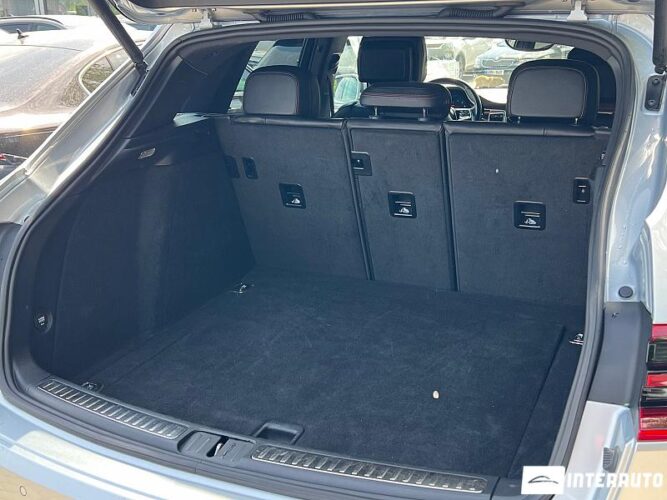 Porsche Macan 49 interauto-car