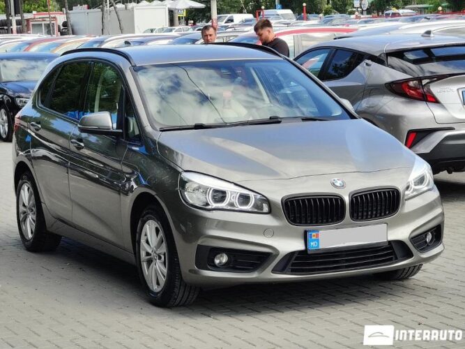 BMW 216d 33 interauto-car