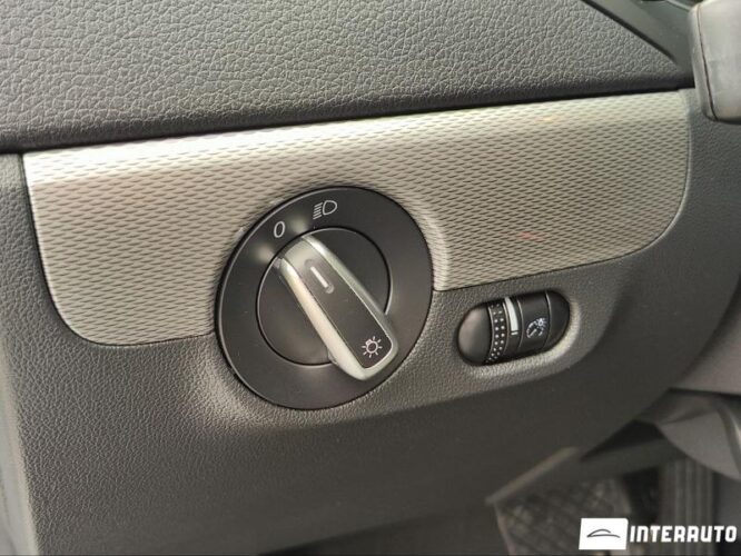 Volkswagen Jetta 37 interauto-car