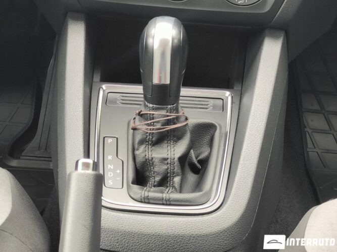 Volkswagen Jetta 36 interauto-car