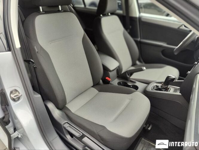 Volkswagen Jetta 31 interauto-car