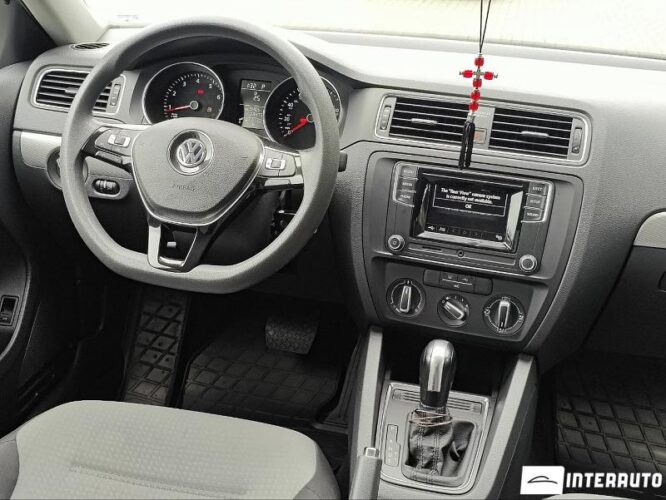 Volkswagen Jetta 34 interauto-car