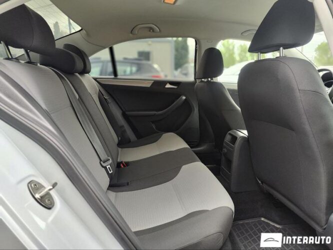 Volkswagen Jetta 33 interauto-car