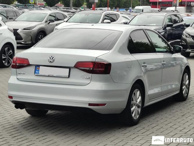 Volkswagen Jetta 28 interauto-car
