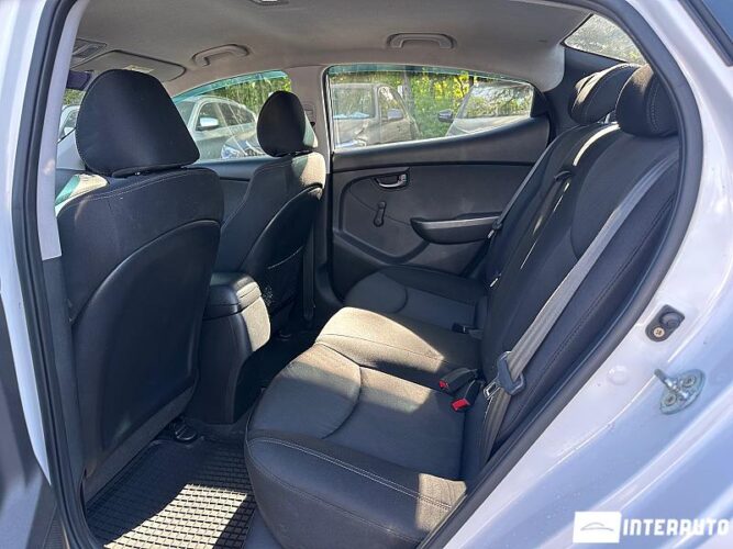 Hyundai Elantra 40 interauto-car