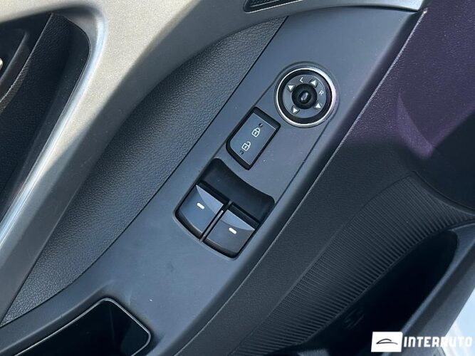 Hyundai Elantra 31 interauto-car