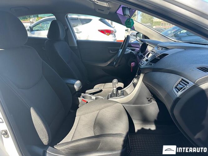 Hyundai Elantra 38 interauto-car