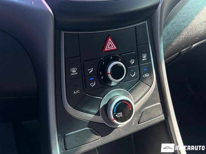 Hyundai Elantra 36 interauto-car