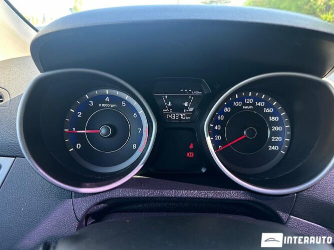 Hyundai Elantra 34 interauto-car