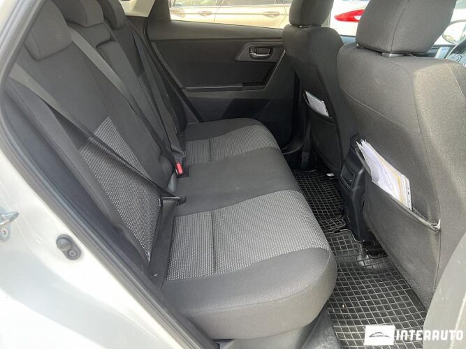 Toyota Auris 46 interauto-car