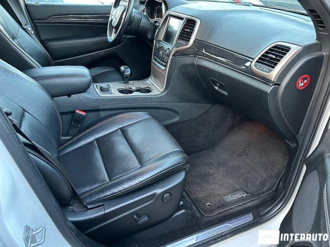 Jeep Grand Cherokee 47 interauto-car