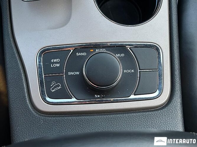 Jeep Grand Cherokee 46 interauto-car