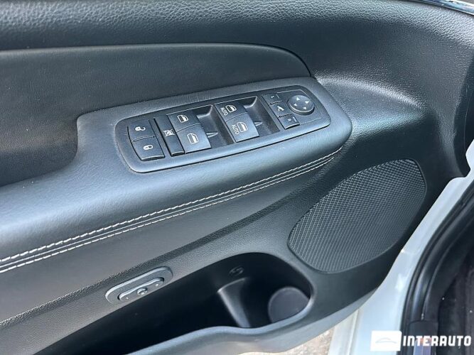 Jeep Grand Cherokee 38 interauto-car