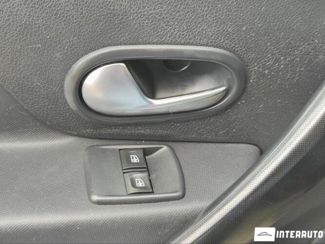 Dacia Sandero 38 interauto-car