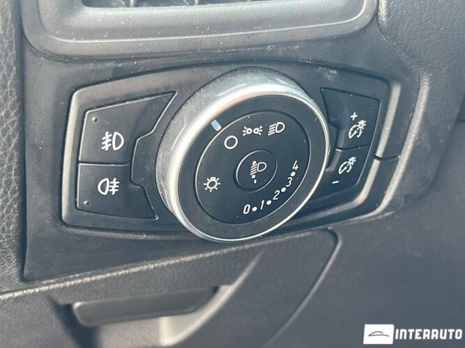 Ford Focus 38 interauto-car