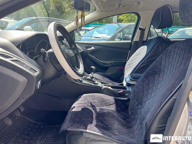 Ford Focus 33 interauto-car