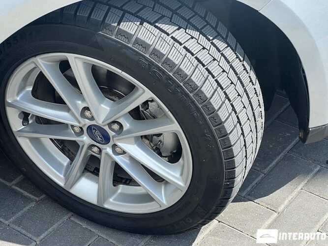 Ford Focus 43 interauto-car