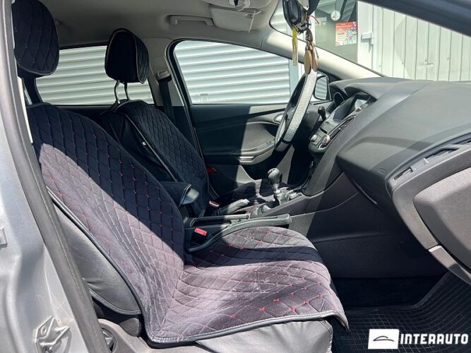 Ford Focus 32 interauto-car