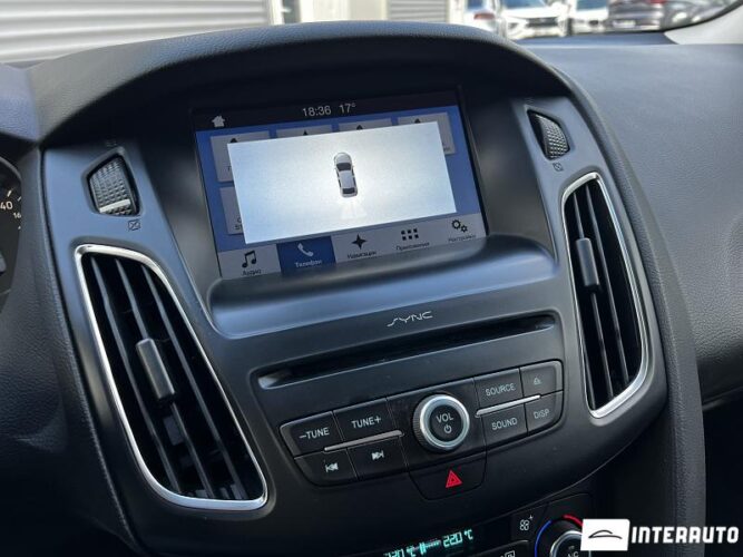 Ford Focus 38 interauto-car