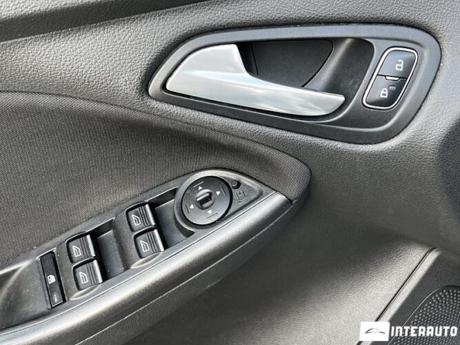 Ford Focus 42 interauto-car