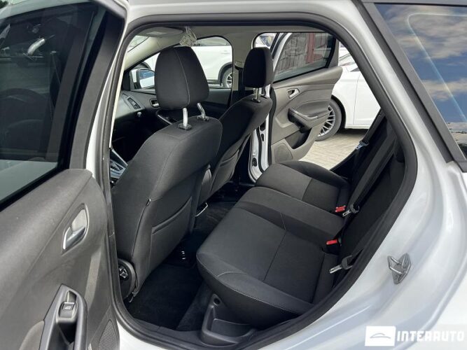 Ford Focus 33 interauto-car