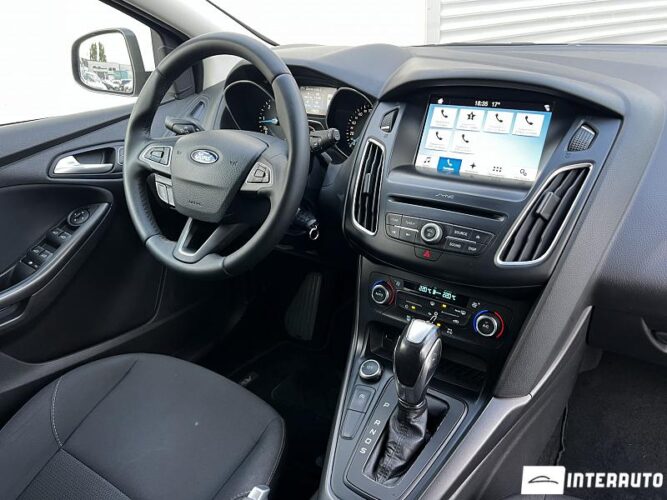 Ford Focus 37 interauto-car