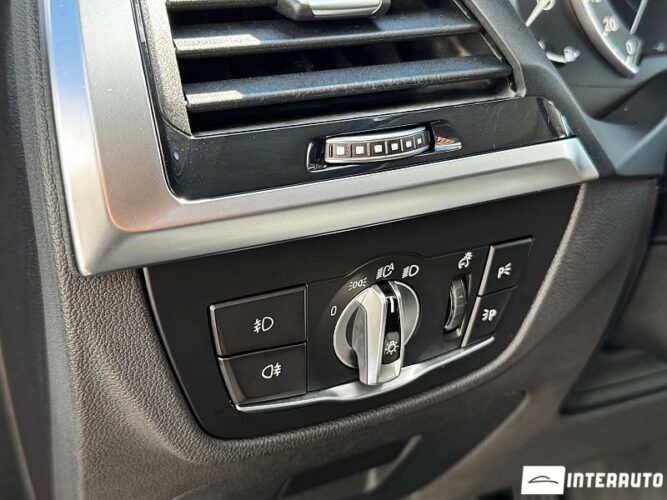 BMW X3 3.0e 43 interauto-car