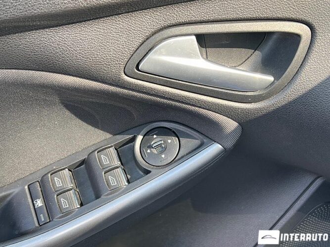 Ford Focus 34 interauto-car