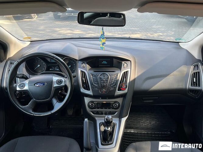 Ford Focus 37 interauto-car