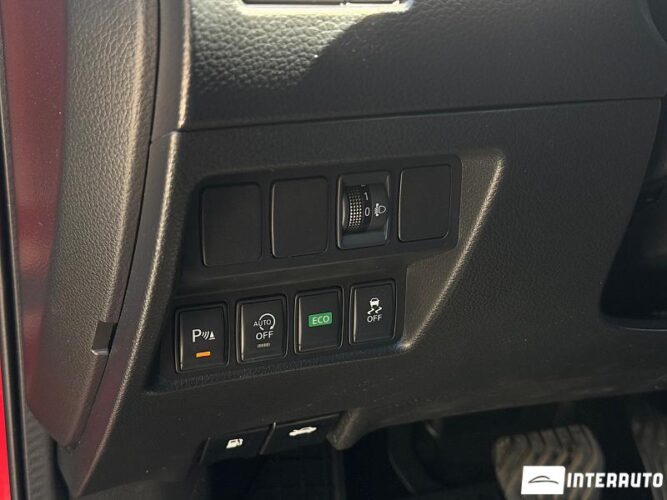 Nissan Qashqai 33 interauto-car