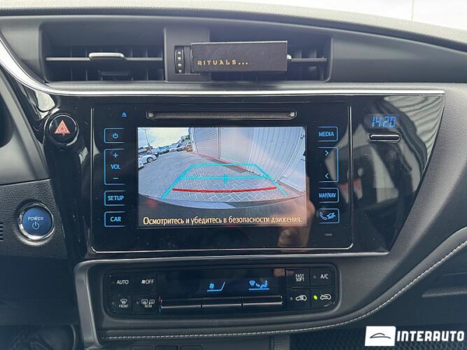 Toyota Auris 38 interauto-car