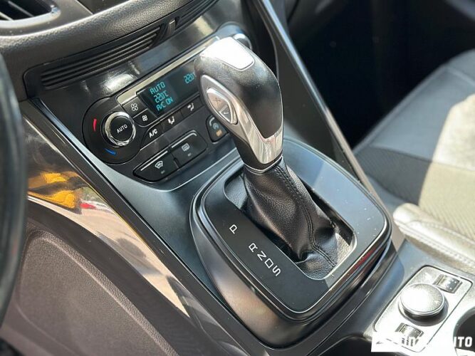 Ford Kuga 43 interauto-car