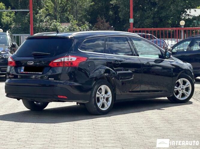 Ford Focus 33 interauto-car