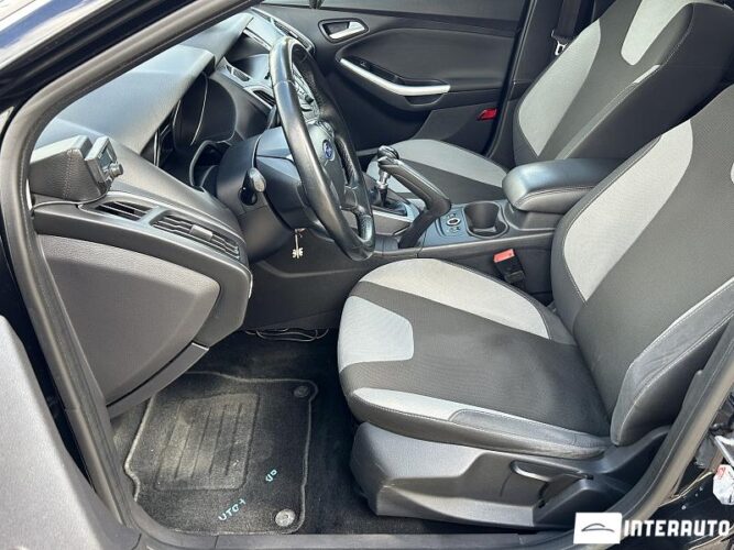 Ford Focus 37 interauto-car