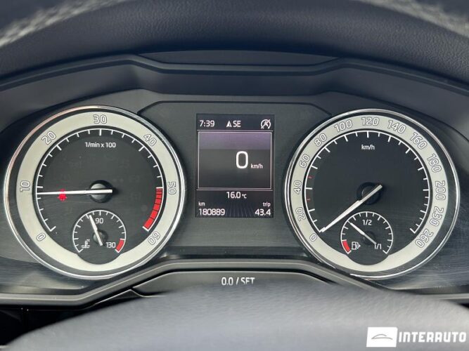 Skoda Superb 44 interauto-car