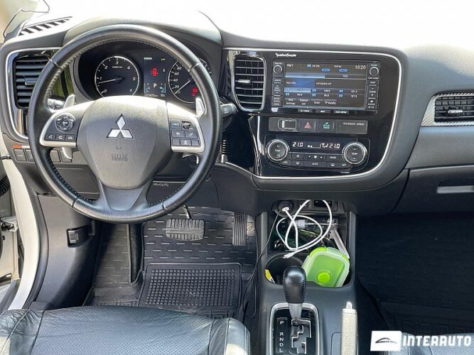 Mitsubishi Outlander 30 interauto-car