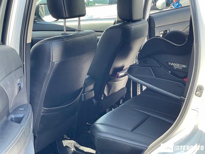 Mitsubishi Outlander 37 interauto-car