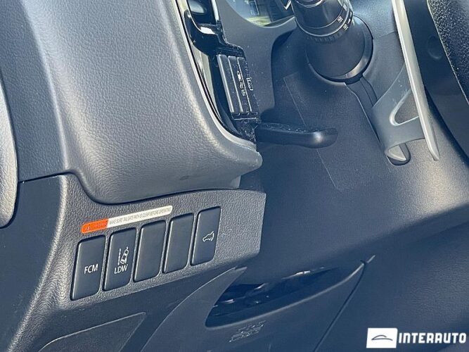 Mitsubishi Outlander 36 interauto-car