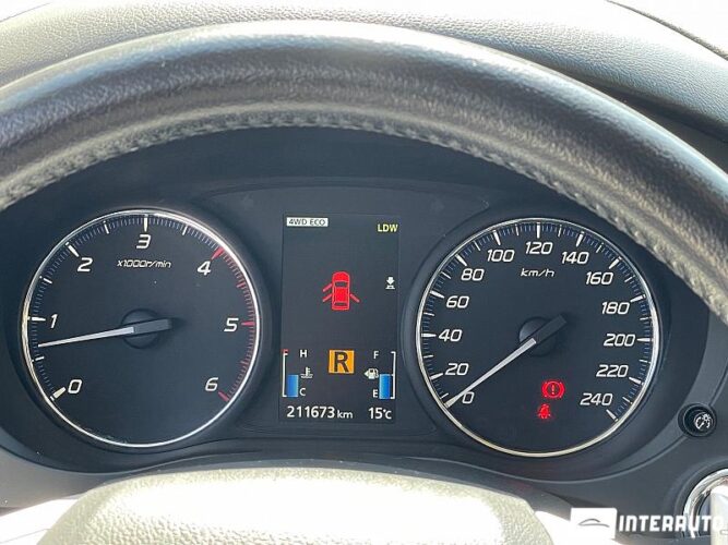 Mitsubishi Outlander 32 interauto-car