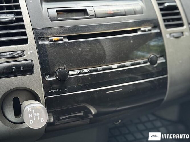 Toyota Prius 41 interauto-car