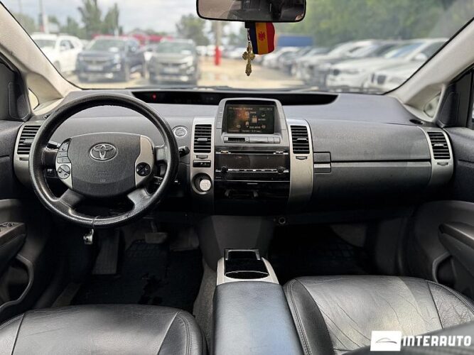 Toyota Prius 42 interauto-car