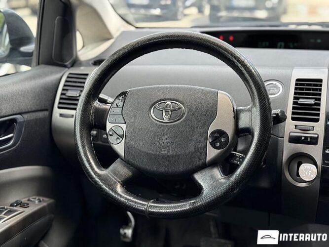 Toyota Prius 38 interauto-car
