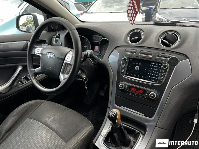 Ford Mondeo 34 interauto-car