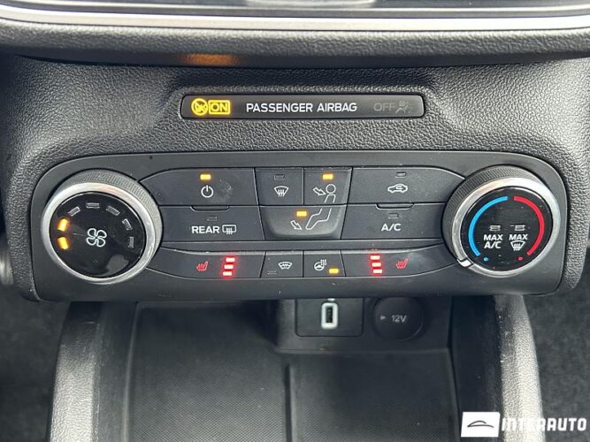 Ford Focus 43 interauto-car