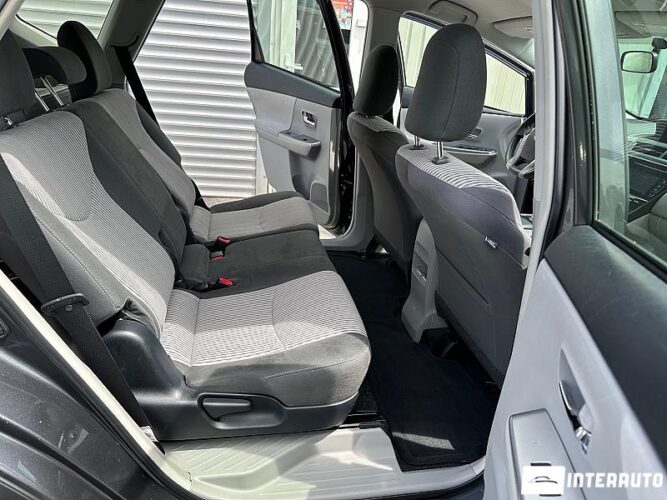 Toyota Prius Plus / V 45 interauto-car