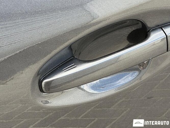 Toyota Prius Plus / V 46 interauto-car